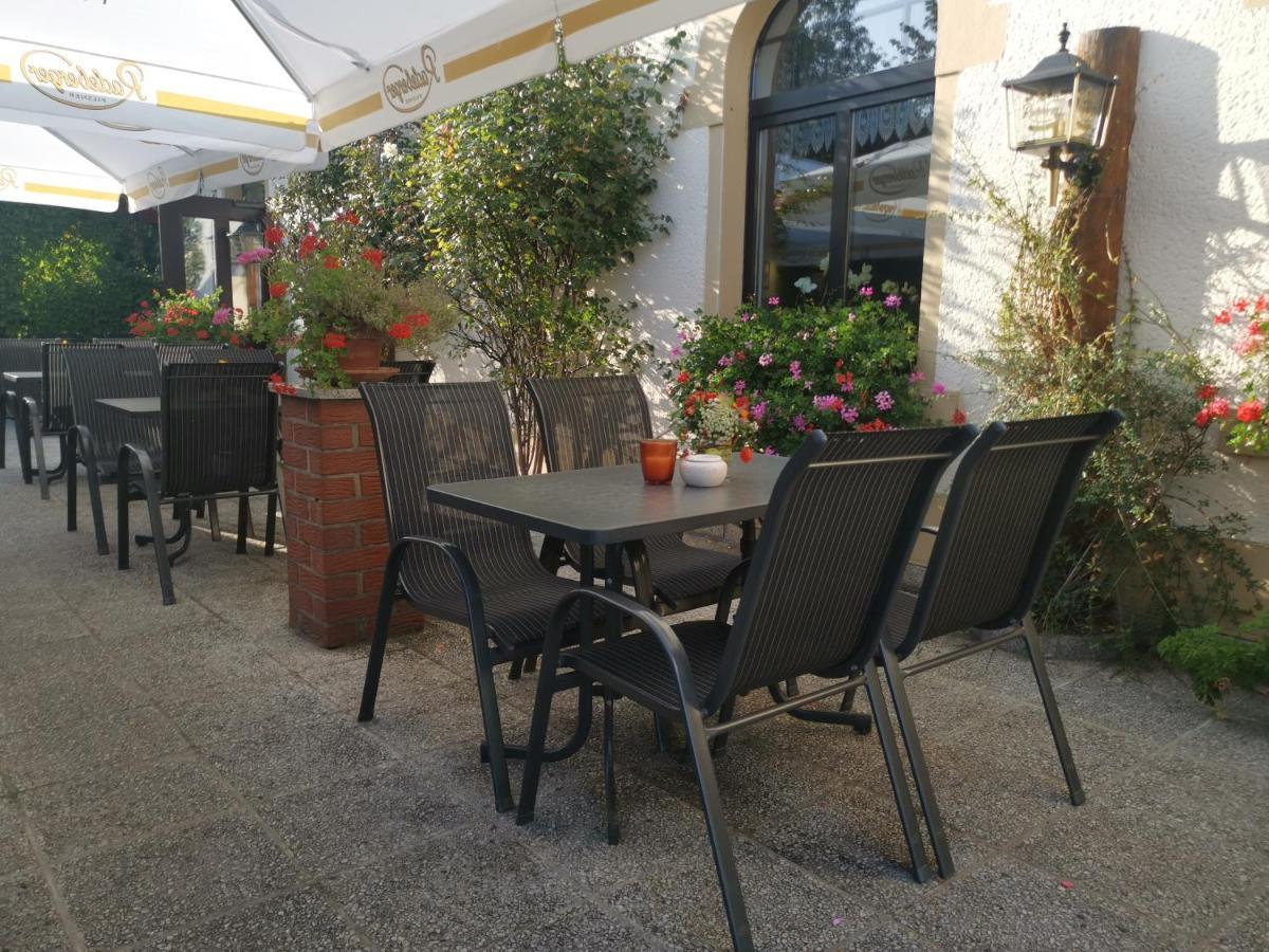 Schwarzes Ross Hotel Arnsdorf  Ngoại thất bức ảnh